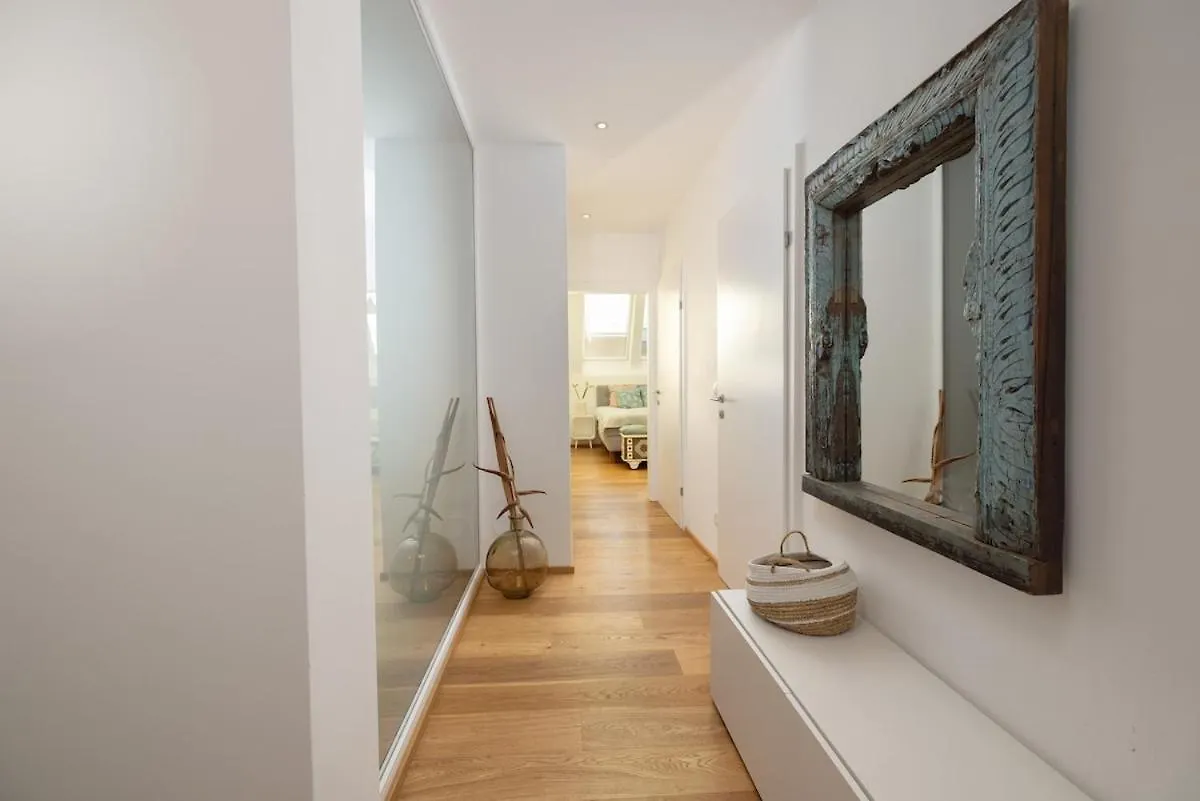 וינה Top Floor Apartment With Terrace And Views