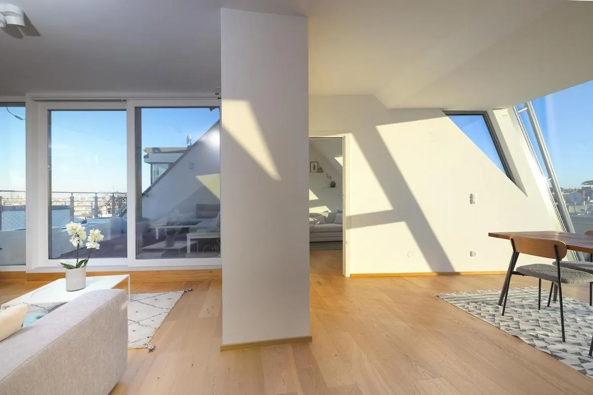 וינה Top Floor Apartment With Terrace And Views